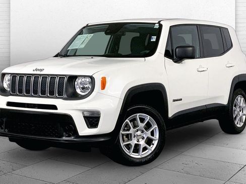 Used 2023 Jeep Renegade Latitude AWD/4WD image 12