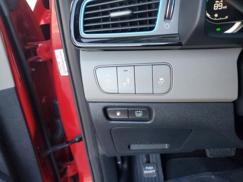 Certified 2017 Kia Niro Touring image 32