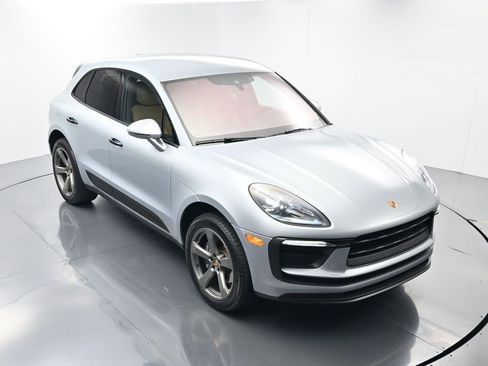 Certified 2022 Porsche Macan image 43