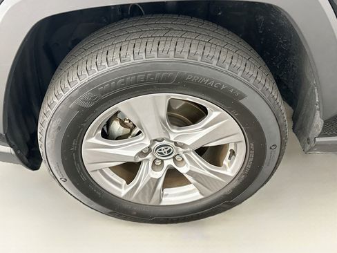 Used 2025 Toyota RAV4 XLE AWD/4WD image 11