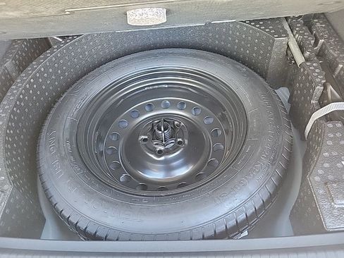 New 2025 Volkswagen Tiguan SE image 52