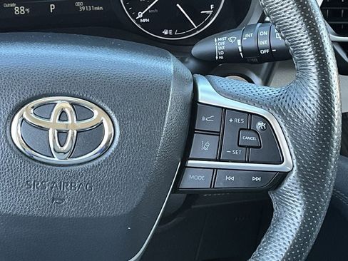 Used 2024 Toyota Sienna Limited FWD image 14