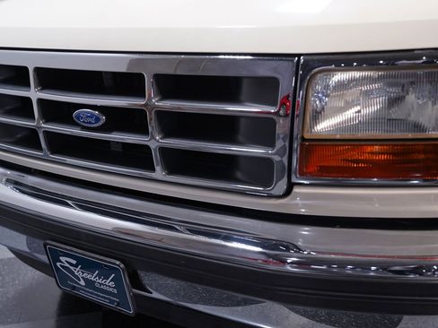 Used 1993 Ford F150 XLT image 17