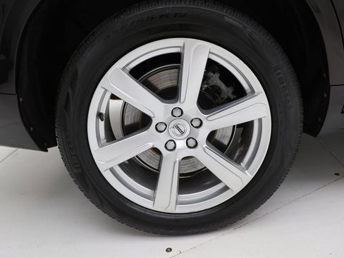 Used 2016 Volvo XC90 T8 Momentum w/ Vision Package AWD/4WD image 9