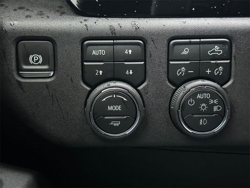 Used 2025 Chevrolet Silverado 2500 LTZ image 31