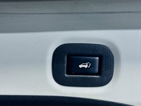 Used 2015 Nissan Rogue SV w/ SV Premium Package FWD image 31