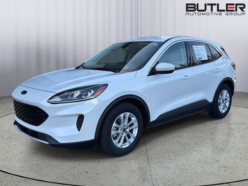 Used 2020 Ford Escape SE image 2
