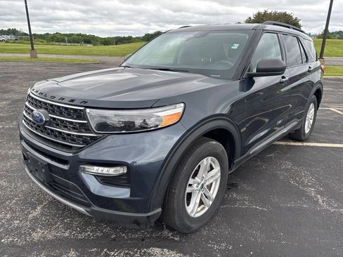 Used 2022 Ford Explorer XLT AWD/4WD image 1