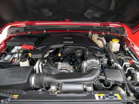 Used 2021 Jeep Gladiator Overland w/ Uconnect 4C Nav & Sound Group image 13