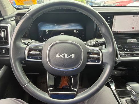 Certified 2023 Kia Sorento SX AWD/4WD image 28