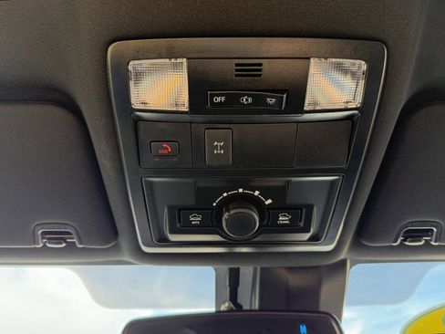 Used 2022 Toyota Tacoma TRD Off-Road image 31