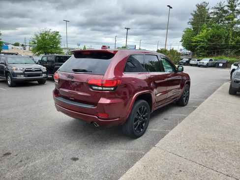 Used 2019 Jeep Grand Cherokee Altitude AWD/4WD image 5