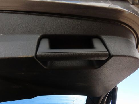 Used 2018 Ford Explorer XLT w/ Equipment Group 202A image 21