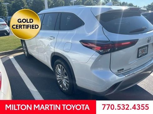 Used 2024 Toyota Highlander Platinum FWD image 4