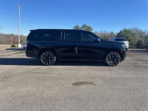 Used 2023 Chevrolet Suburban RST w/ Luxury Package image 3