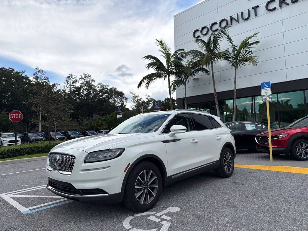 Used 2022 Lincoln Nautilus FWD image 12