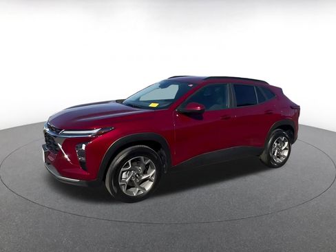 Used 2025 Chevrolet Trax LT FWD image 7