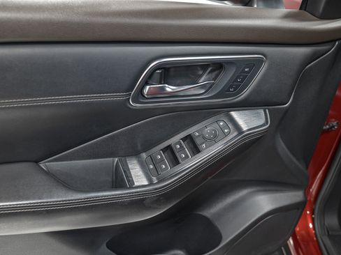 Used 2021 Nissan Rogue SL w/ Premium Package image 13