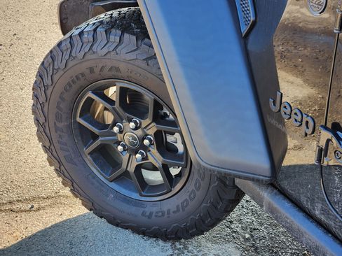 Used 2024 Jeep Wrangler Willys AWD/4WD image 12