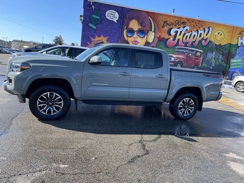 Used 2023 Toyota Tacoma TRD Sport image 2