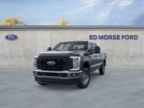 New 2025 Ford F250 XL w/ FX4 Off-Road Package image 2