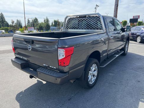 Used 2017 Nissan Titan SV image 5