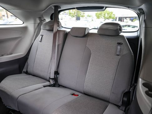 Certified 2024 Toyota Sienna LE FWD image 8