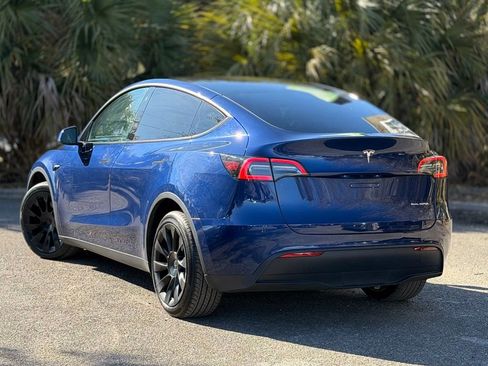 Used 2022 Tesla Model Y Long Range AWD/4WD image 19