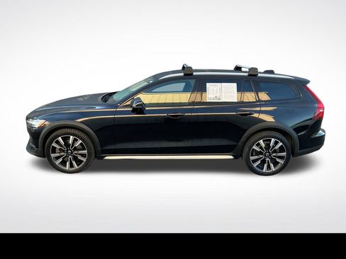 Used 2020 Volvo V60 T5 Cross Country w/ Protection Package Premier AWD/4WD image 2