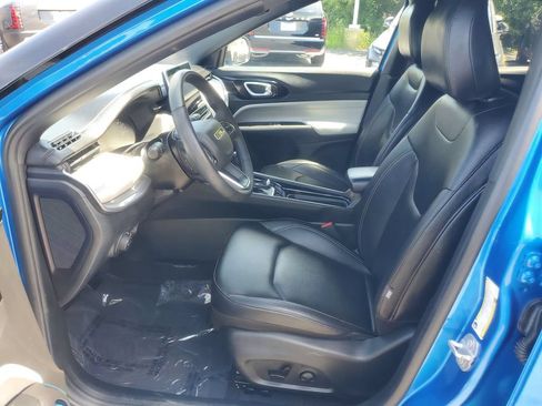 Used 2025 Jeep Compass Limited AWD/4WD image 13