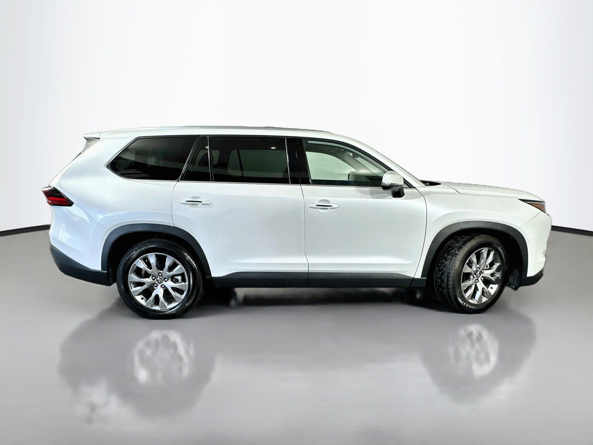 Used 2025 Toyota Grand Highlander AWD image 8
