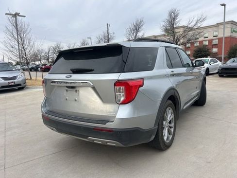 Used 2020 Ford Explorer XLT w/ Equipment Group 202A image 3