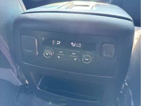 Used 2019 GMC Yukon XL SLT AWD/4WD image 10
