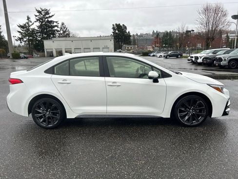 Certified 2024 Toyota Corolla SE w/ SE Package image 4