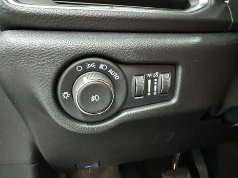 New 2026 Chrysler Pacifica Pinnacle image 12