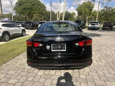 Used 2025 Nissan Altima 2.5 SV FWD image 35