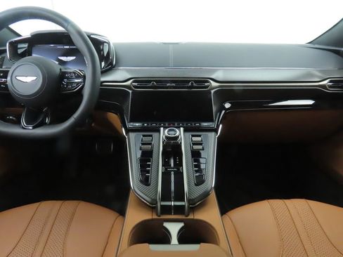 Used 2025 Aston Martin V8 Vantage Coupe image 14