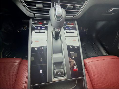 Used 2024 Porsche Macan Turbo image 15