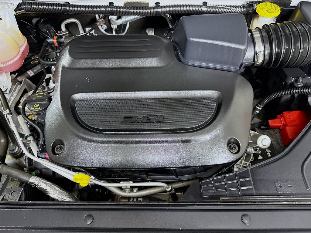 Used 2023 Chrysler Pacifica Limited AWD/4WD image 37