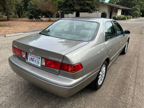 Used 2000 Toyota Camry XLE FWD image 16