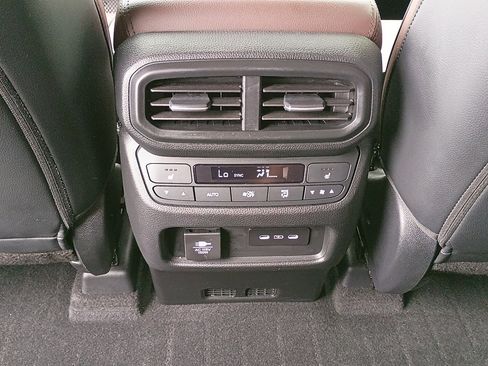 Used 2025 Honda Pilot Elite image 18