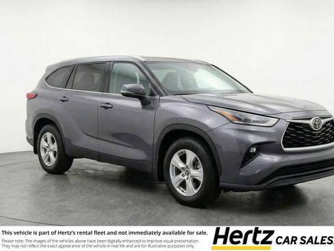 Used 2025 Toyota Highlander LE image 1