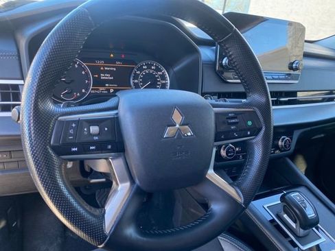 Used 2024 Mitsubishi Outlander SE image 13