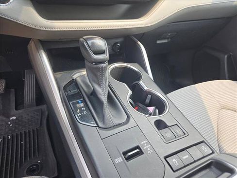 Used 2022 Toyota Highlander L FWD image 15