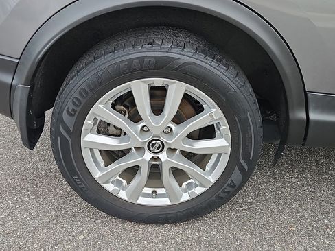 Used 2021 Nissan Rogue Sport S image 5