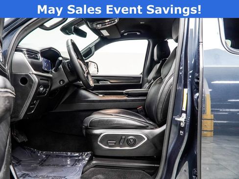 Used 2023 Jeep Wagoneer L Series II AWD/4WD image 35