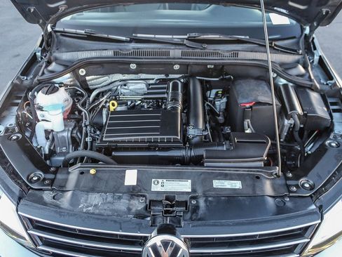 Used 2017 Volkswagen Jetta SE image 28