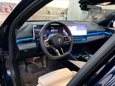 Certified 2026 BMW i5 eDrive40 w/ M Sport Package RWD image 16