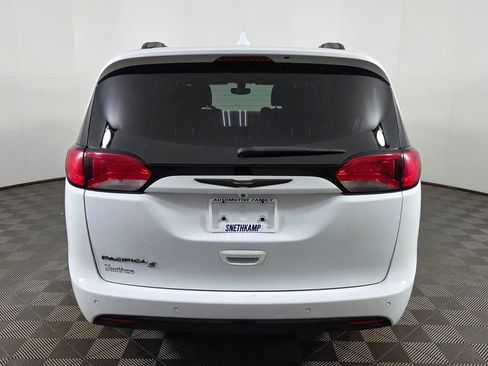 Used 2018 Chrysler Pacifica Touring-L Plus w/ S Appearance Package FWD image 7