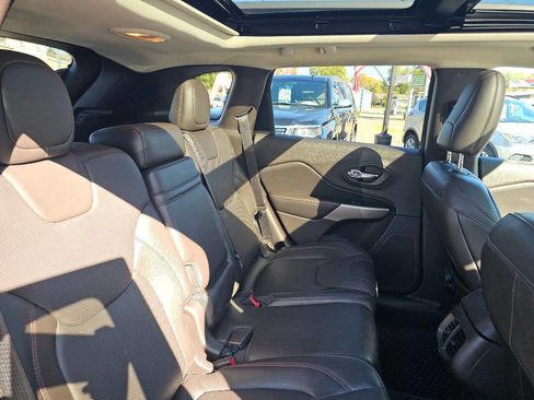 Used 2017 Jeep Cherokee Trailhawk image 33